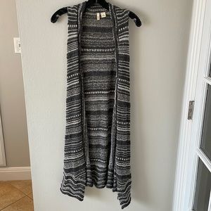 Long woven gray vest
